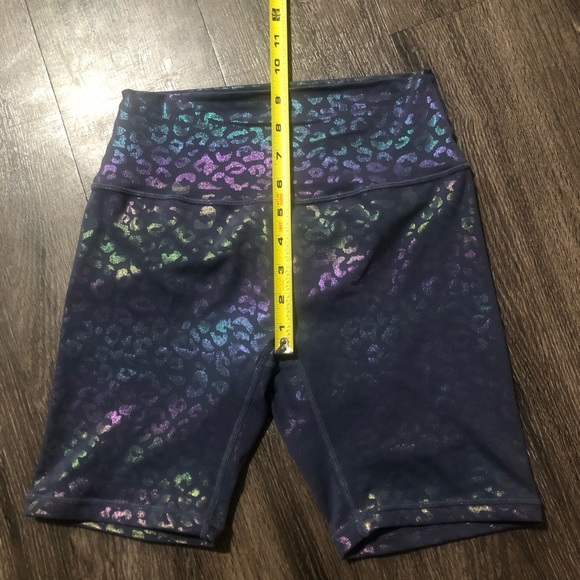 Synergy Activewear Iridescent Leopard Print Biker Shorts - Picture 7 of 8